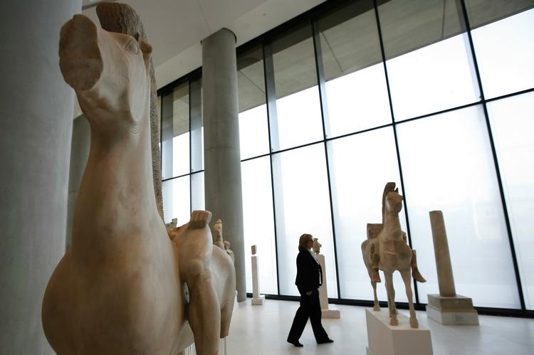 Kulturskat. EU-Parlamentet vil gøre det lettere forEU-lande at få stjålne kulturskatte tilbage. Det kommer nu ikke til at gælde de berømte 'Elgin Marbles' - skulpturer og statuer fra templet Parthenon på Akropolis i Grækenland, som britiske lord Elgin erhvervede sig i Athen og solgte til British Museum i London, hvor de har været siden 1817. 