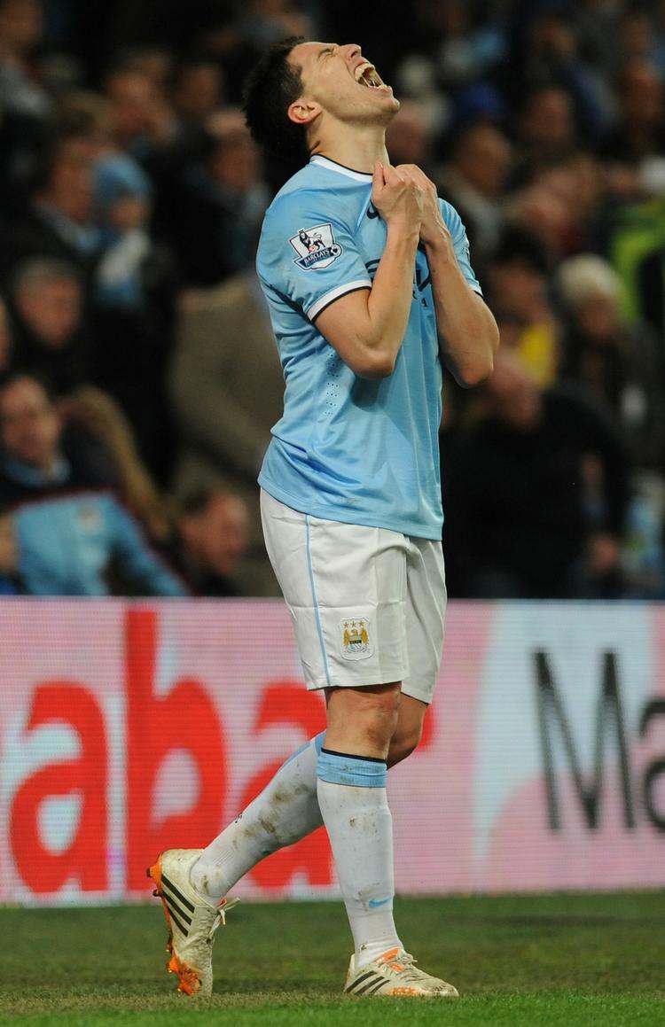 Afbrænder. Samir Nasri ærgrer sig over en stor misbrugt chance mod Sunderland i aftes. Det var der god grund til. City fik nemlig kun 2-2 mod bundholdet. 