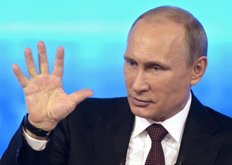 Live. Ruslands præsident Putin under det direkte tv-interview, hvor han tog i mod spørgsmål fra seerne og fremsatte beskyldninger mod Anders Fogh Rasmussen. 