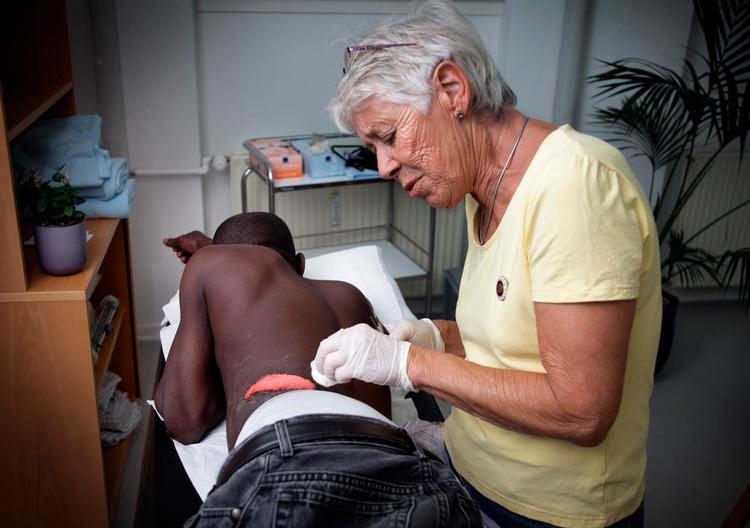 Ulovligt. I alt er der nu 1.630 patienter i 'klinikken for udokumenterede migranter'. 