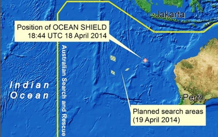 EFTERSØGNING. Her leder fly, skibe og en avanceret undervandsdrone efter det savnede fly fra Malaysia Airlines. 