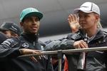 skuffende. Kevin Magnussen (th) sammen med dagens suveræne vinder i Kina, Lewis Hamilton. 