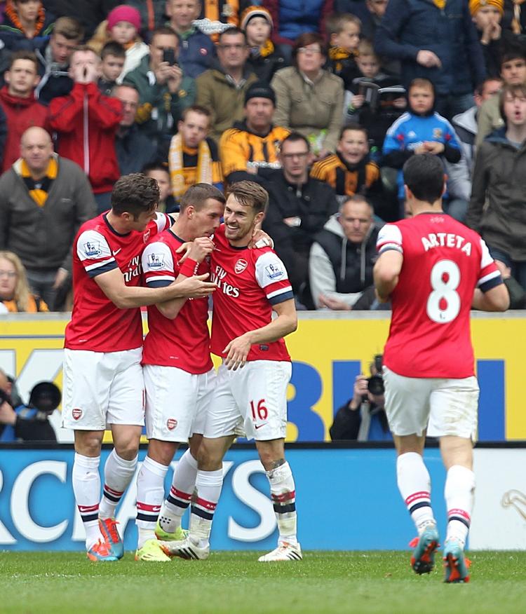 effektivt. Arsenal-spillerne er stadig gode til at splitte et modstander-forsvar med hurtige afleveringer. Det gjorde holdet tilpas mange gange i kampen mod Hull til en sikker Arsenal-sejr. 