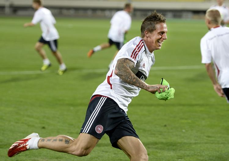 problembarn. Nicki Bille er på grund af sin særprægede opførsel blevet lidt af en kultfigur i norsk fodbold, men af og til forløber danskeren sig. 