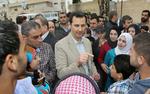 Kandidat. Syriens præsident, Bashar al-Assad, besøgte i går landsbyen Ain al-Tineh i nærheden af hovedstaden, Damaskus. Assads styrker har ifølge statslige syriske medier erobret byen fra oprørere. Trods borgerkrig holder landet præsidentvalg i juni, og Assad er kandidat. 