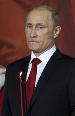 Rehabilitering. »Jeg har underskrevet et dekret for at rehabilitere Krim-tatarerne på Krim, den armenske befolkning, tyskere, grækere, som alle led under Stalins udrensninger«, sagde Ruslands præsident, Vladimir Putin, på et regeringsmøde. I går deltog Putin i en påskemesse i Moskva (foto). 