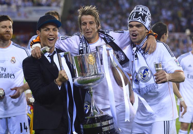 træner. Cristiano Ronaldo (tv) kom ikke på banen, da Real Madrid vandt den spanske pokalfinale med en sejr over FC Barcelona. 