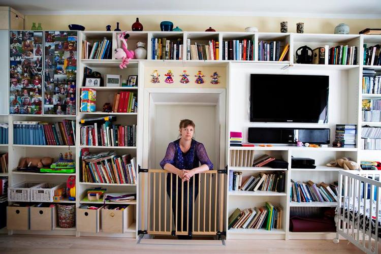 PLACERET. Katrine Marie Guldager skriver fra et voksent sted, hvor der er både mand og børn i farvandet. 