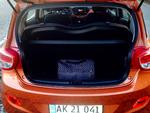 mikroklasse. Selv en skuldertaske fylder en del i bagagerummet i den nye Hyundai i10. 