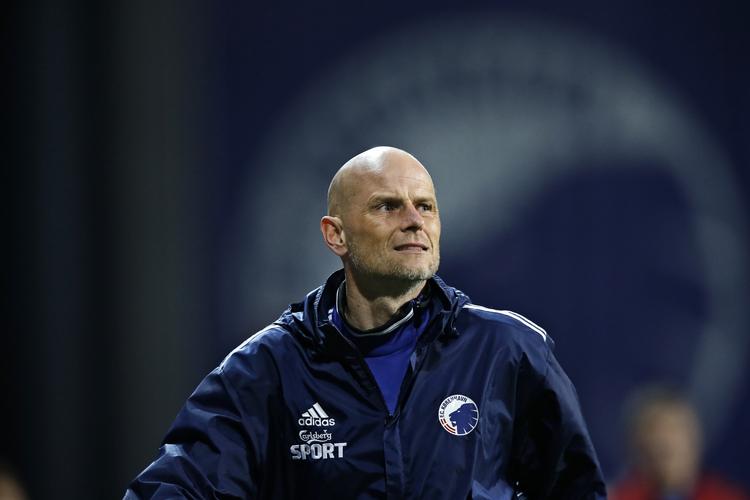 opgiver. Ståle Solbakken kom til som træner i FCK på et tidspunkt, hvor sæsonen var ved at kæntre. Men nu er klubben på en tredjeplads i ligaen. 