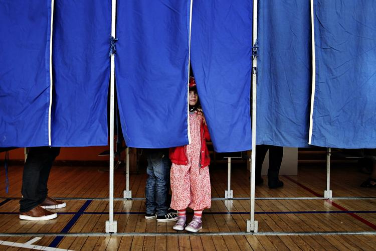 Afstemning. Voxmeter har spurgt 1.008 danskere om, hvad de vil stemme 25. maj, når danskerne skal tage stilling til, om Danmark skal tilslutte sig den patentdomstol, som er en del af EU's patentreform. Knap hver anden er i tvivl. - Foto: 