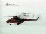 TILSTEDEVÆRELSE. Rusland styrker sit forsvar i Arktis. Her ses russiske helikoptere på den norske ø Svalbard under en redningsoperation. 