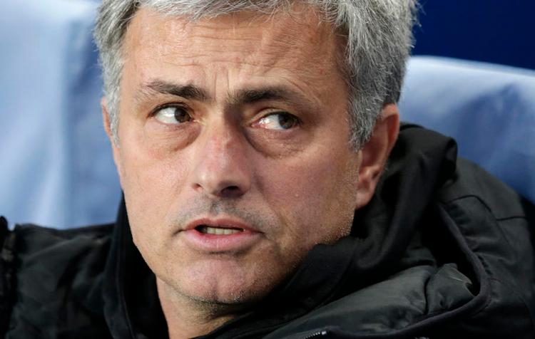 titeltryk. José Mourinho er klar over, hvad der forventes på Stamford Bridge, og med Chelseas meget store økonomiske satsning er en sæson helt uden titler ikke ligefrem godkendt. Foto: Matt Dunham/AP 