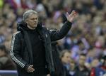 presset. Chelsea-træner Jose Mourinho kan blive nødt til at vælge enten kampen om titlen i England eller Champions League, da hans foretrukne mandskab næppe kan klare begge dele. 