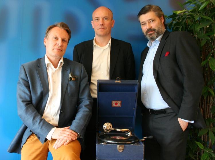 Iværksættere. Fra venstre er det adm. direktør i Gramex John R. Kristensen, direktør for Vækstfabrikkerne Mads Vacay Krogh og underdirektør i Gramex Thomas Maagaard Dyekjær. Sammen med direktør for Væksthus Hovedstadsregionen Marlene Haugaard (kunne ikke være til stede på billedet) har de tre herrer taget initiativ til det nye Lydens Hus, som skal være væksthus for danske lydvirksomheder. 