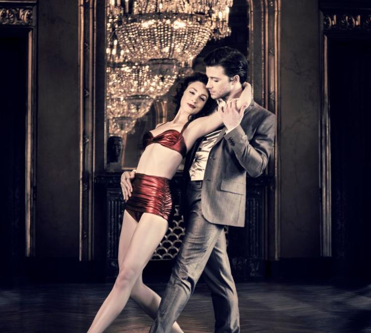 Hit. Showdans og croonermusik er noget publikum kan lide. Derfor ryder 'Come Fly Away' på plakaten igen. Den spillede senest sidste år. 