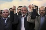 Glæde.  Azzam al-Ahmad (tv.) fra Fatah, Gazas ministerpræsident Ismail Haniyeh og  Moussa Abu Marzouk ra Hams. 