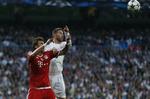 UDFALD. Yousee-kunder kunne ikke tage CL-kampen. Her var Bayerns Mandzukic i karambolage med Reals Sergio Ramos om bolden under opgøret, der ikke kunne følges på de digitale signaler i Nordsjælland. 