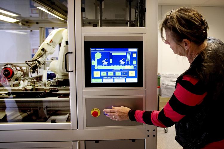 færre. Både Dansk Metal og 3F melder om markant fald i ledigheden blandt deres medlemmer i industrien. 