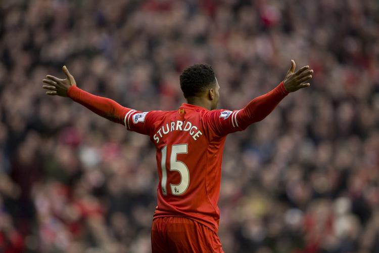 titelkamp. Liverpools Daniel Sturridge fejrer et mål scoret mod Swansea. Englænderen vil gerne stå i samme situation i kampen mod Chelsea. 