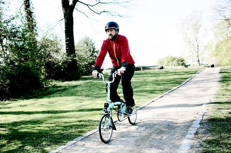 Vandtæt. Antallet af regnvejrsdage er steget konkluderer DMI. Det er selvfølgelig dårlige nyheder for cyklisterne. Dog kan et ordentligt cykelregnsæt gøre regnvejrsdagene lysere. 