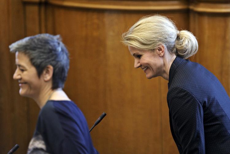 Magtkamp. Helle Thorning-Schmidt nægtede at bøje sig for Margrethe Vestagers krav om at blive finansminister, hvorefter de radikale forlod regeringsforhandlingerne, skriver journalist Hans Mortensen i en bog. - Foto: 