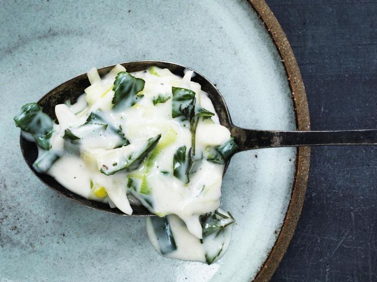 Lækker. Skvalderkål er mere end bare ukrudt. Det er egentlig en urt, der smager himmelsk sammensat med de rigtige ingredienser. 