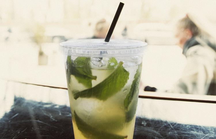 Lemonade. Prøv f.eks. denne udgave med citron og lime 