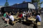 Torvehallerne. Her kan man spise sin frokost i solen. 