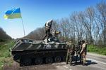 KONTROLPOST. Ukrainske soldater ved en af vejene ind til Slavjansk. 