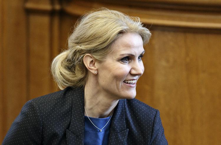 milepæl. Statsministeren glæder sig over at EUs løftede pegefinger, over at staten pumpe penge ud i samfundet på den årlige finanslov, ser ud til at forsvinde. 