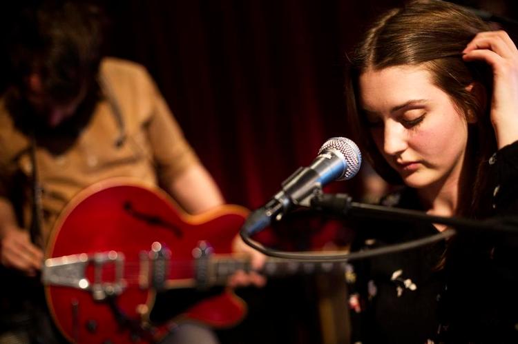 Debut. Musikeren og sangerinden Majke Voss Romme er født 31. maj 1988 i Hjørring. I 2012 udgav Broken Twin ep'en 'Hold on to nothing', og mandag udkommer debutalbummet 'May' på selskabet Anti-, hvor hun er signet som den første skandinav nogensinde. 