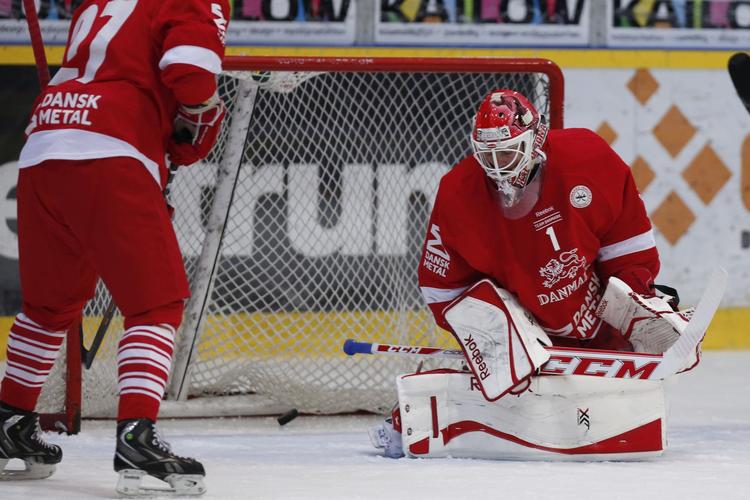 Nederlag. Nøjagtig to uger før VM-premieren i Minsk måtte det danske ishockey-landshold sluge et nederlag på 3-4 til Hviderusland, og holdet gav igen indtryk af at være noget bedre kørende i angrebet end i forsvaret, hvor den manglende bredde på backpositionerne stadig falder i øjnene. - Foto: 