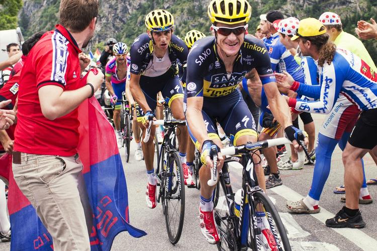 Klassiker. Michael Rogers (forrest) og Roman Kreuziger, Saxo-Tinkoff, sætter forventningerne højt forud for Liège-Bastogne-Liège. Her er de under 18 etape, Tour de France, på vej mod  Alpe D'Huez. 