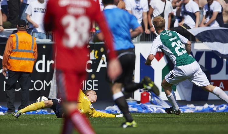 1-0. En god vending med bolden og Thomas Dalgaard var fri til at score sit 17. mål i denne Superligasæson. 