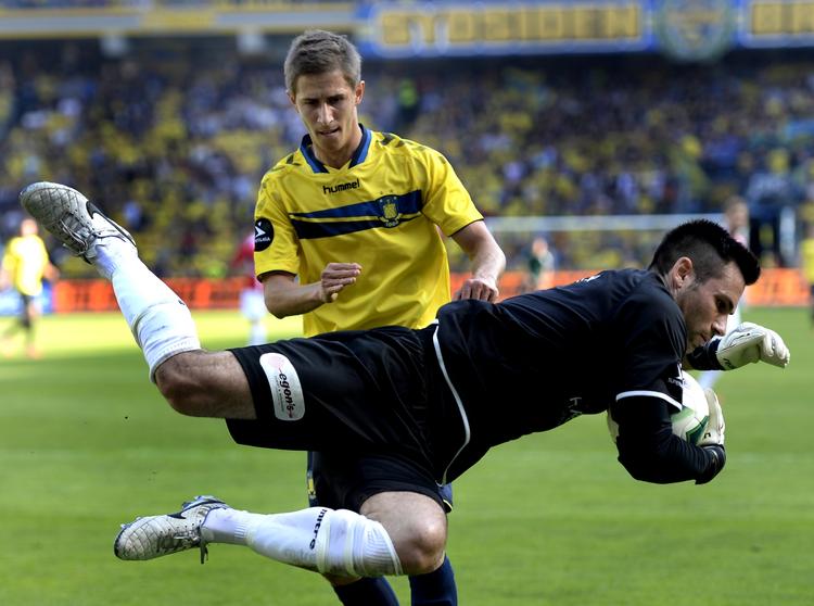 FORHINDRET. En super redning af Thomas Mikkelsen forhindrede Brøndby i at gøre det helt store comeback. 