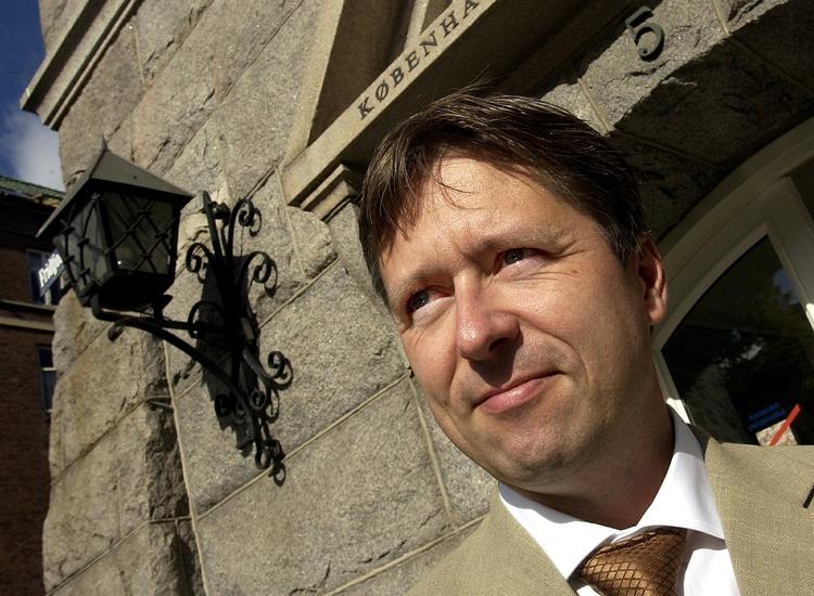 BORTVIST. Bestyrelsen for Københavns Andelskasse bortviste tidligere på året direktøren gennem 12 år, René Poulsen, billedet. Lån, som direktøren havde bevilget i strid med kreditpolitikken, skal nu nedskrives med 14 millioner kroner, og det bringer solvensen under det lovpligtige niveau. (arkivfoto) 
