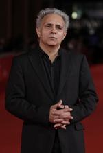 ordspild. »Op i røven med prosaen, ingen kommer alligevel til at læse din bog for stilens skyld«, lyder det fra forfatter Hanif Kureishi, der mener skrivekurser er spild af tid. 