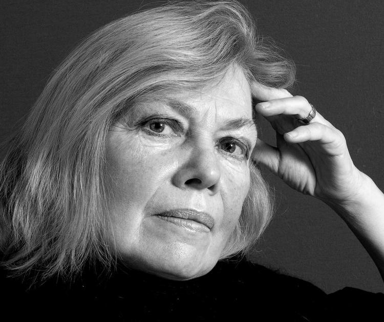 kvindefortælling. Nina Bolt skriver om en polsk kvinde som har svært ved at falde til i fredelige Danmark. 