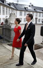 Ny bog, der antyder, at ugebladet Se og Hør overvågede blandt andet prins Joachim prinsesse Marie via oplysninger fra det nuværende Nets, skaber voldsom postyr. 