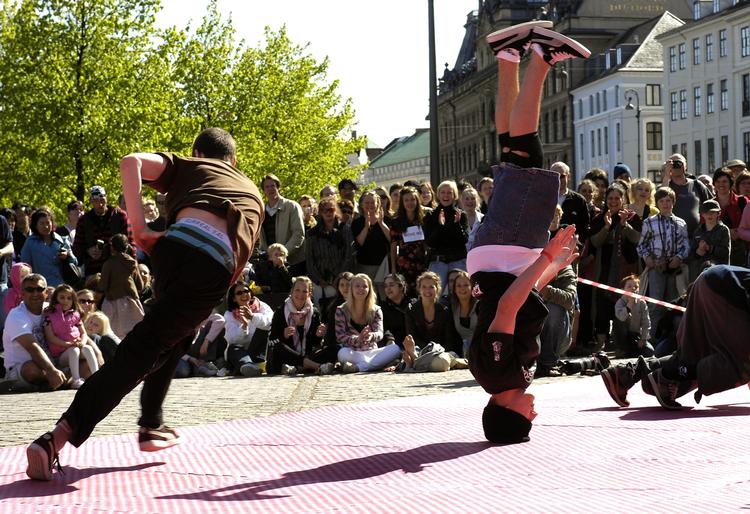 DANS. Tirsdag 29. april er dansens dag. Se her hvor du kan danse med. 