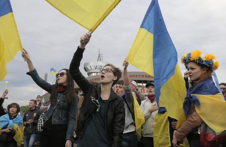 DEMONSTRATION. Pro-ukrainske aktivister i Donetsk gik på gaden for at markere deres støtte til landets enhed. 