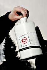 Hov. Flere Big Brother-seere blev snydt til at donere 150 kroner til Folkekirkens Nødhjælp, da de stemte på Big Brother-deltageren Nirvana under weekendens finaleshow. 