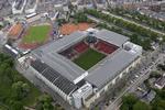 udsigt. Du får god udsigt til alle fodboldkampe og koncerter i Parken, hvis du køber det kontortårn, som blandt andre den tidligere professionelle bokser Hans Henrik Palm, er gået konkurs med. 