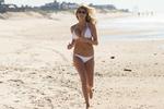 Strandløvinde. Kate Upton som storbarmet elskerinde i 'The Other Woman' 