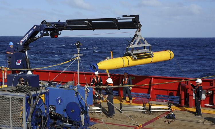 Undervandsjagt. Her ses den undervandsdrone, der de seneste uger har ledt efter vragdele fra det malaysiske fly dybt på havets bund. 
