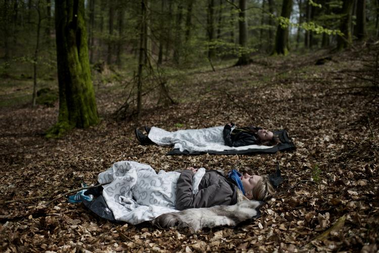 Ro. Socialt udsatte børn og unge har endnu mere brug for at komme ud i naturen end os andre – men kommer det mindre. Bikubenfonden og fem børne- og ungeorganisationer vil i 2014 gennemføre 36 camp-ophold og 70 guidede oplevelsesture i de fynske Svanninge Bjerge. 