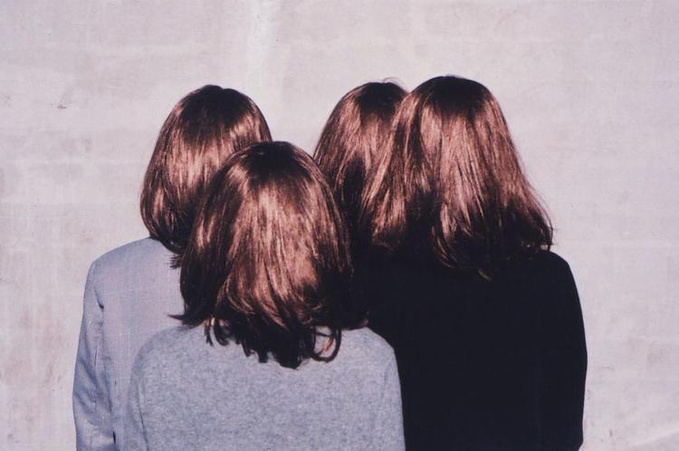 døden. De fire kvinder i danse-kollektivet Fanclub går i kødet på døden med en god portion uhøjtidelighed og legesyge. 