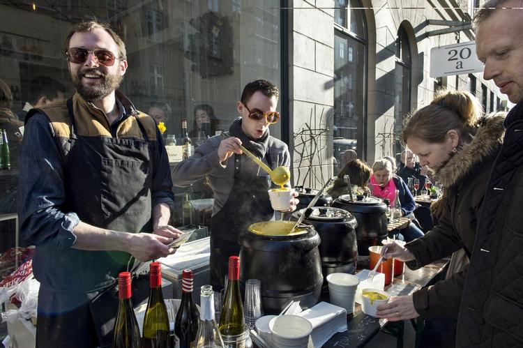Hygge. På Ravnsborggade er der for nyligt åbnet nye barer og restauranter, blandt andet 20a. 