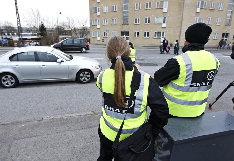 begrænsning. Siden 2012 har Skat kunnet trænge ind i folks haver, men det er udelukkende for at tjekke de firmaer, som arbejder i haverne - ikke boligejernes skatteforhold. 